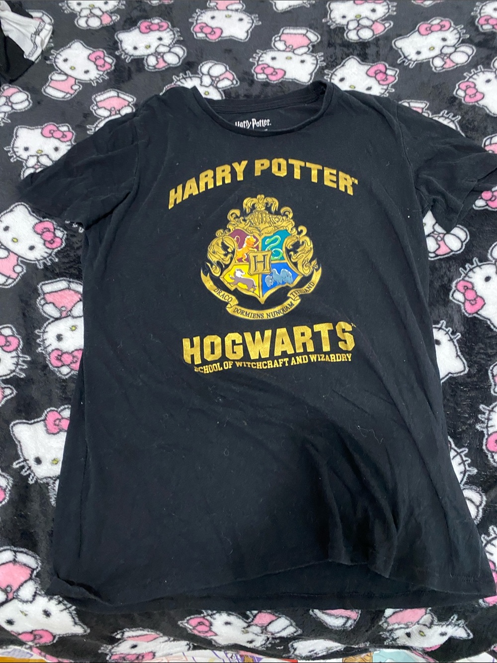 Warner Bros. Black Harry Potter Hogwarts Crest T‑Shirt